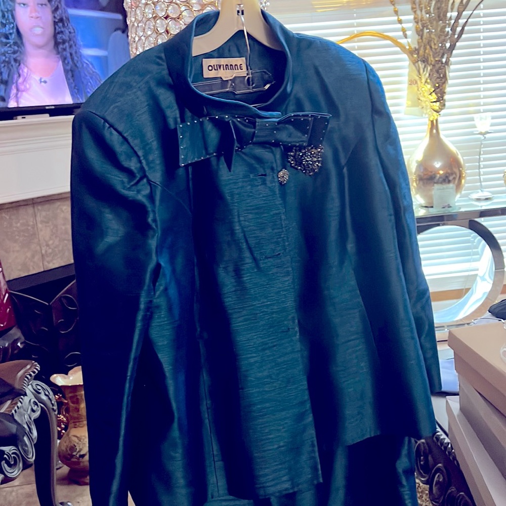 OLIVANNA suit Sz 22